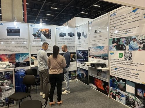 Últimas notícias da empresa sobre A FLYIN Projector Company brilha no Salão Internacional de Eletrônicos de Consumo de São Paulo, no Brasil, e ganha grande elogio com um final perfeito!