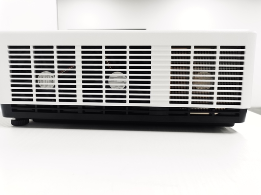 FLYIN 4K Laser 3LCD 7000 Ansi Lumens Projector 3840*2160 Equipamentos de apresentação de grandes espaços para exteriores