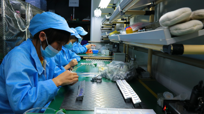 Flyin 2025 Profissional 3LCD 4K Laser Projector 7200 Ansi Lumens Ultra Hd 3840x2160 Alto brilho Para Educa&ccedil;&atilde;o Empresarial Grandes locais Sal&otilde;es de banquetes Palcos 15